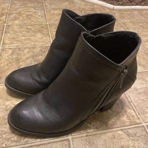 Black heeled boots